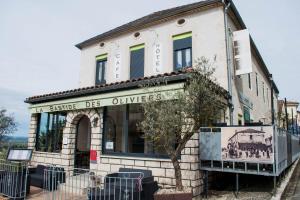 Hotels Logis Hotel La Bastide des Oliviers : photos des chambres