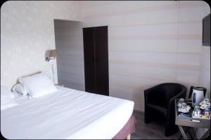Hotels Logis Hotel La Bastide des Oliviers : photos des chambres