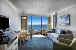 Premium Oceanfront One Bedroom Queen Suite-2 Queen Bed with 1 Double Wall Bed room in Coral Beach Resort