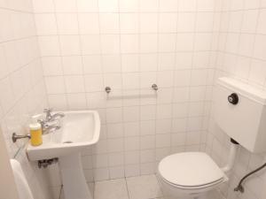 Carolina M Apartment in front of Metro