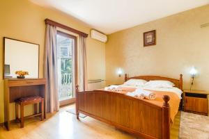 Double room (2 Adults+1 child) room in Mali Miločer Bay Accommodation