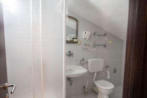 Mali Miločer Bay Accommodation