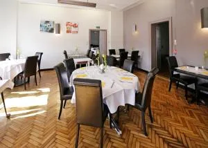 Hôtel Restaurant Au Coucou - 昂西桑