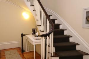 Charming & Stylish Studio on Beacon Hill #6