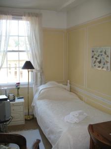 Single Room with Shared Bathroom room in Rothmans B&B