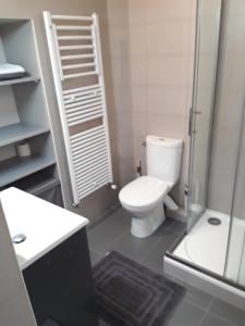 Apartment with Car Park - Charonne Neighborhood