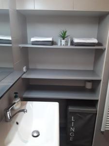 Apartment with Car Park - Charonne Neighborhood