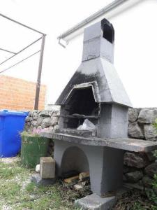 Apartment and Rooms Mila 