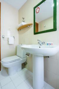 Twin Room room in Hotel Costa Andaluza