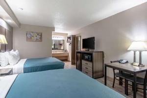 Queen Room with Two Queen Beds - Non-Smoking room in Econo Lodge Kingsville