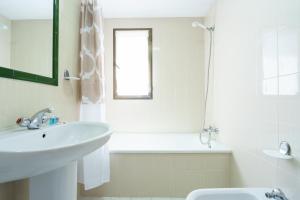 Triple Room room in Hotel Costa Andaluza