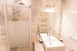 Dreibettzimmer mit eigenem Bad