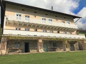 obrázek - Spacious Villa near Forest in Buchet