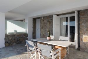 Two-Bedroom Apartment with Hot Tub and Sea View