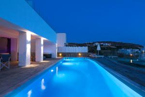 Two-Bedroom Apartment with Hot Tub and Sea View