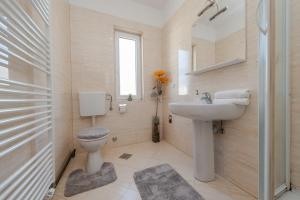 Centrally located apartment for 16 