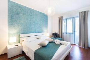 Three-Bedroom Apartment room in Auretta Apartment