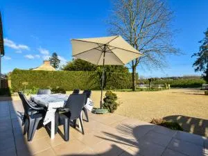 Inviting holiday home with garden - 圣欧内小教堂