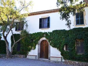 Masia Sitges Mas Peirot Geniune Farmhouse 20 min walk from beaches 60 Heactares of Wine Fields Garden AC Until 18 people