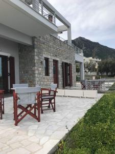 Light blue house 3 Apartments Arkadia Greece