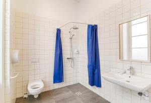 Auberges de jeunesse Away Hostel & Coffee Shop : Chambre Quadruple avec Salle de Bains