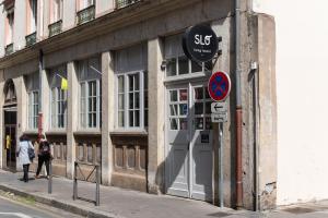 5 rue Bonnefoi, 69003, Lyon, France.