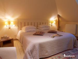 B&B / Chambres d'hotes Chateau Du Pin - Les Collectionneurs : photos des chambres