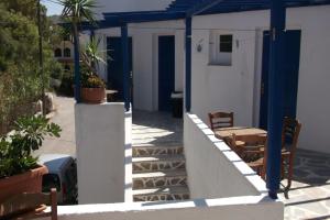 Manousos' Rooms Syros Greece