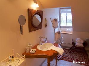 B&B / Chambres d'hotes Chateau Du Pin - Les Collectionneurs : photos des chambres