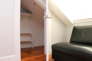 Downtown Beacon Hill, Convenient, Comfy Studio #14
