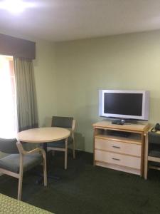 Queen Room with Two Queen Beds room in Budget Inn - Laytonville