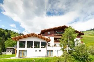 Hotel Cuntera - Pardè