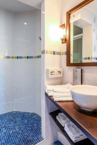 Hotels Les Vagues Hotel Restaurant : photos des chambres