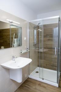 Single Room with Balcony and Sea View room in Hotel Veleiro