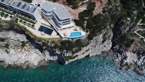 4 star apartement Maiden's Seafront Apartments Reževići Montenegro