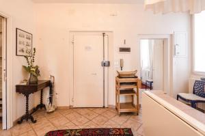 Lupari Apartment, Palazzo storico sotto le Due Torri