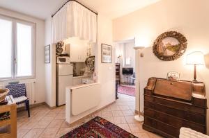 Lupari Apartment, Palazzo storico sotto le Due Torri