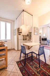 Lupari Apartment, Palazzo storico sotto le Due Torri