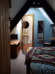 James John Hamilton House and backpacker hostel