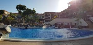 Balcon Del Mar Wonderful pools view and sun WI-FI