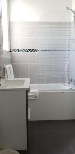 Hotels Hotel La Baine : photos des chambres
