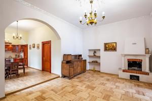 Grand Lviv Apartment I (1 of 3)