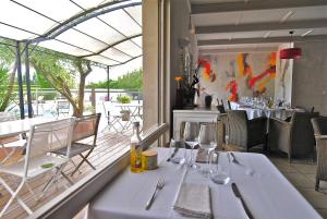Hotels Logis Hotel Restaurant Les Aubuns : photos des chambres
