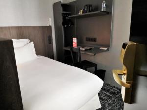 Cosy Single Room room in Libertel Gare Du Nord Suede
