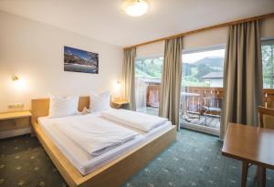 Large Family Room with Balcony room in Familienhotel Botenwirt