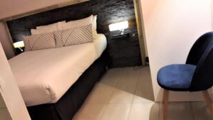 Double room with italian shower - with Air Conditioning room in Hotel De La Mer