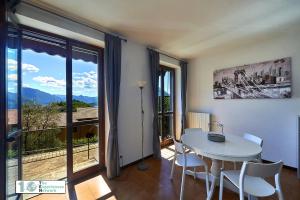 Apartment room in Lake retreat stunning view