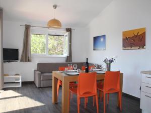 Spacious Apartment in Veli Rat with Courtyard