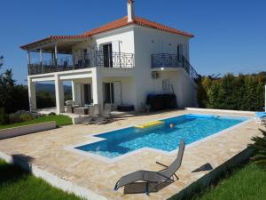 Elegant Villa in Evangelismos with Pool, Garden near Seabeach Messinia Greece