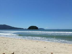 CASA ESPAÇOSA 4 DORMITÓRIOS A 150M DA PRAIA DA MARANDUBA UBATUBA